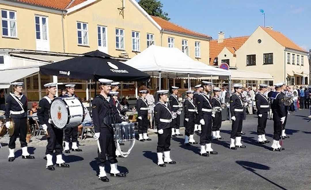 Dines Bog - Dragr Borgliger Skyttelag